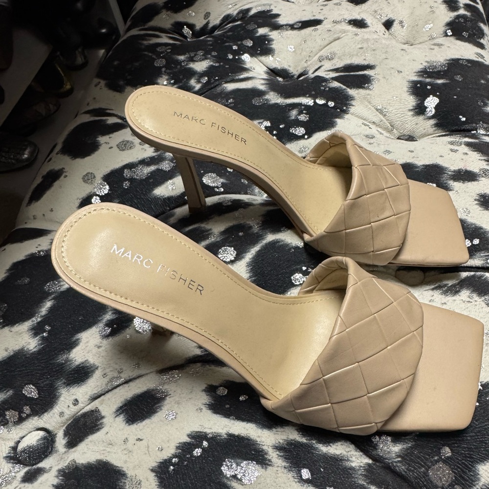 Marc Fisher Beige Woven Leather Mule Sandal size 8